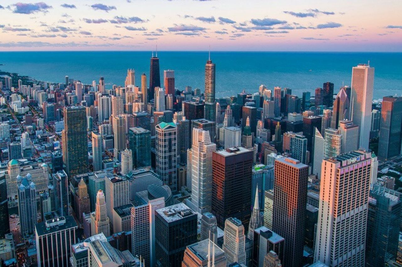 The skyline of Chicago pictured at dusk.