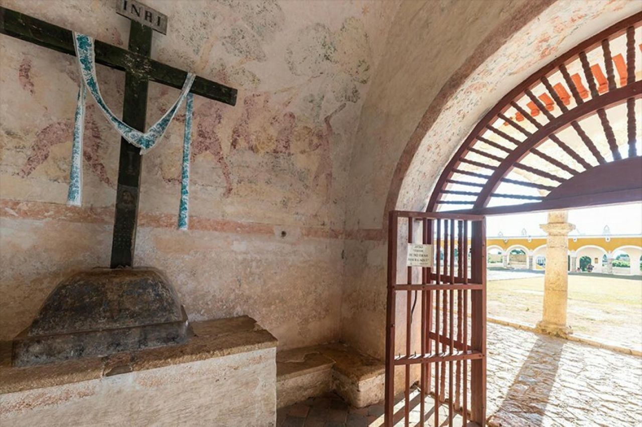 Entrance to Cloister (Porteria), Monastery of San Antonio de Padua, Izamal. Credit: Photography by Emily C. Floyd for MAVCOR. Reproduccíon autorizada por el Instituto Nacional de Antropología e Historia (INAH), Mexico. All Rights Reserved.